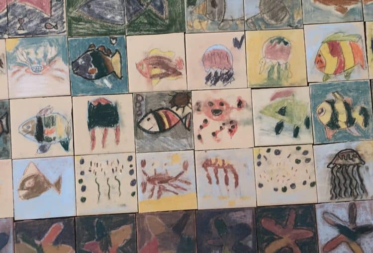 Carreaux décorés à la craies céramique. Atelier mosaïque en français