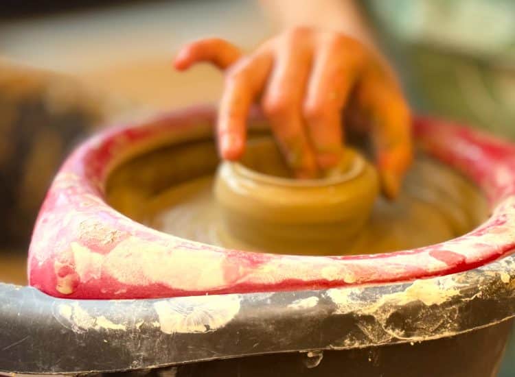 CÓMO HACER UN TORNO PARA CERÁMICA CON UN CUBO DE FREGONA: EL TORNO-CUBO